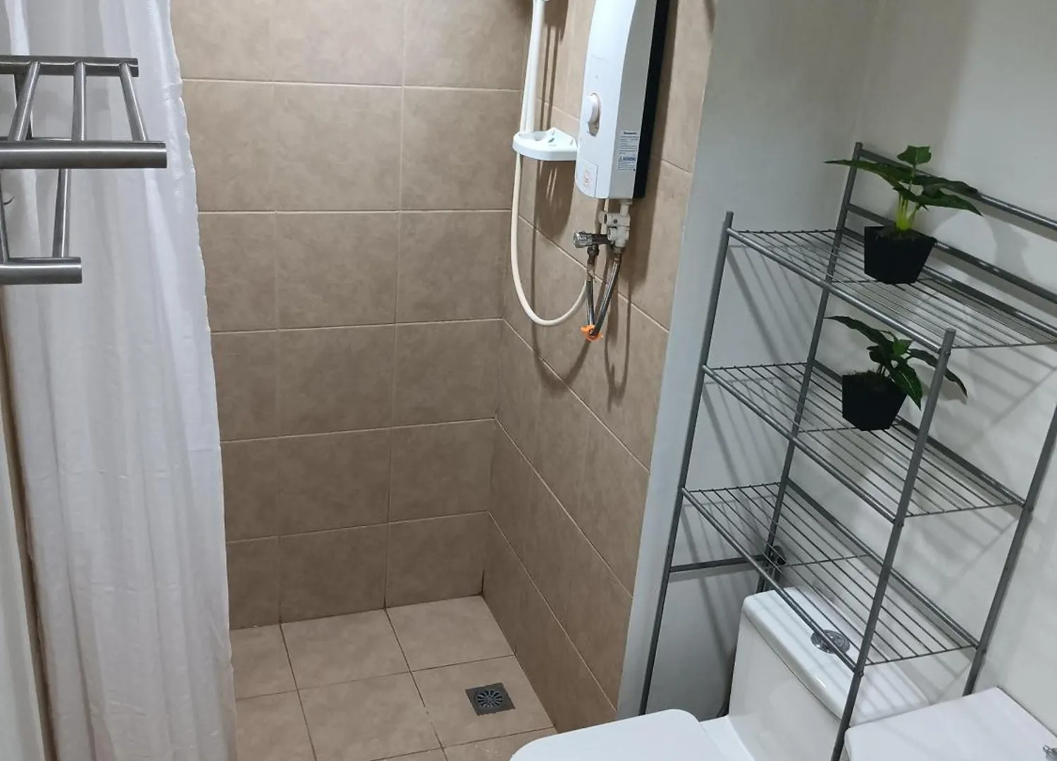 Tres Palmas 2Br Unit Taguig Self-Check-In & Wi-Fi Apartment Manila
